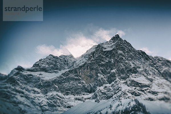 Österreich  Tirol  Karwendel  Blick auf schneebedeckte Spritzkarspitze