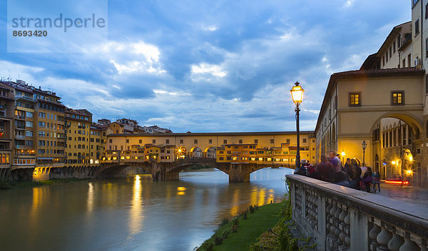 Italien  Toskana  Florenz  Blick auf Arno und Ponte Vecchio