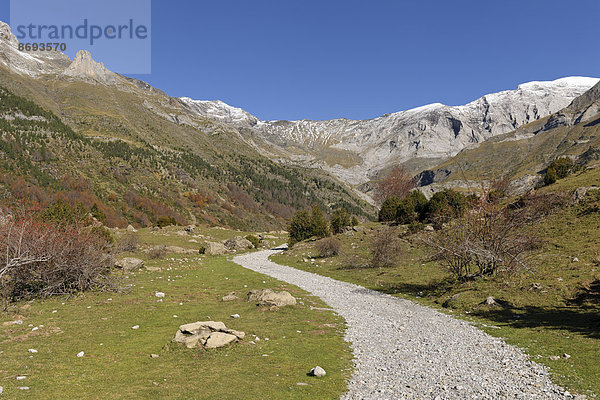 Spanien  Nationalpark Ordesa y Monte Perdido  Wanderweg in den Llanos de La Larri