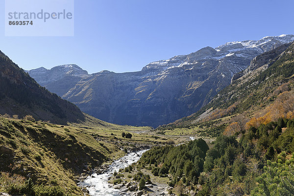 Spanien  Nationalpark Ordesa y Monte Perdido  Fluss im Tal