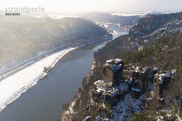 Deutschland  Sachsen  Sächsische Schweiz  Elbe im Winter