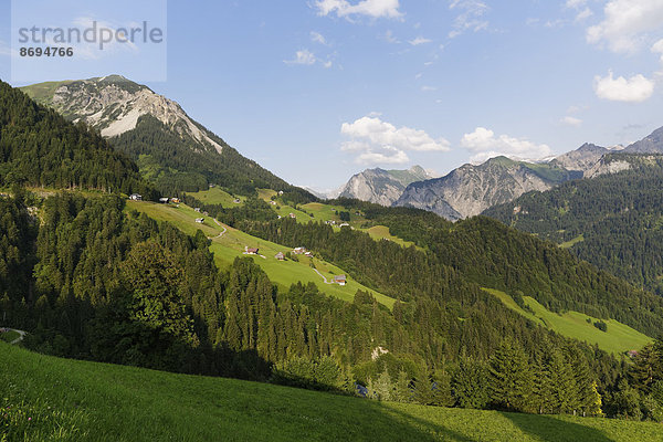 Österreich  Vorarlberg  Großes Walsertal  Blick von Fontanella  linker Berg Blasenka