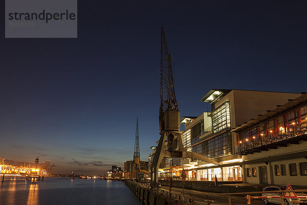 Deutschland  Hamburg  Hafen bei Nacht