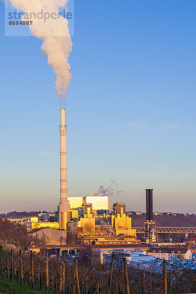 Deutschland  Baden-Württemberg  Stuttgart  Kohlekraftwerk mit Dampfkamin