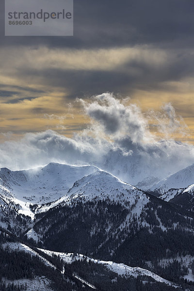 Himmelkogel in den Seckauer Tauern  Niedere Tauern  bei Schlechtwettereinbruch  vom Blaseneckgipfel in den Eisenerzer Alpen gesehen  Steiermark  Österreich