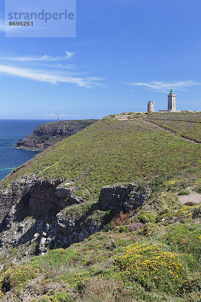 Steilküste von Cap Frehel  Leuchtturm  Bretagne  Frankreich