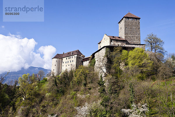 Schloss Tirol  Stammburg der Grafen von Tirol  heute das Südtiroler Landesmuseum für Kultur- und Landesgeschichte  Dorf Tirol  Burggrafenamt  Südtirol  Italien