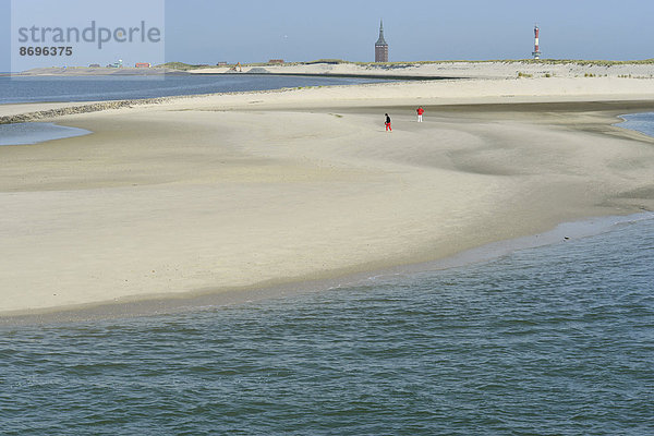 Sandbank am Hafen mit Westturm und Leuchtturm  Wangerooge  Friesland  Niedersachsen  Deutschland