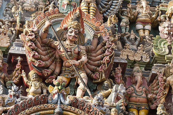 Figurenschmuck am Südturm  Minakshi-Tempel  Madurai  Tamil Nadu  Indien