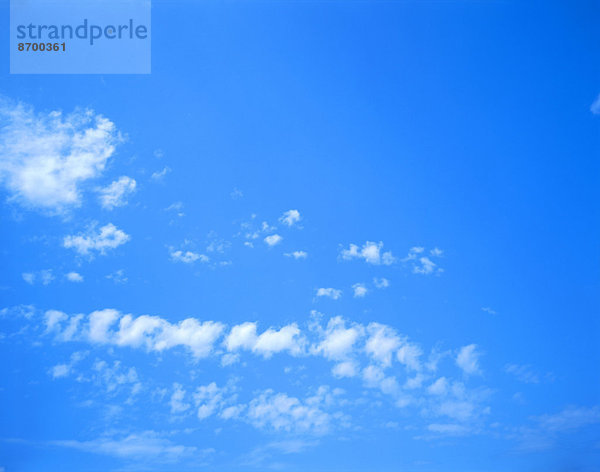 Blauer Himmel mit Wolken