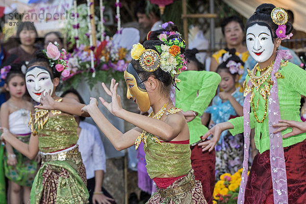 Blume  zeigen  tanzen  jung  Mädchen  Festival  Chiang Mai  Thailand
