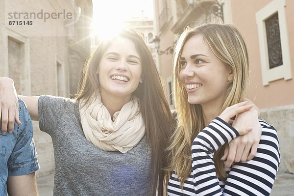 Junge Freunde im Urlaub  Valencia  Spanien