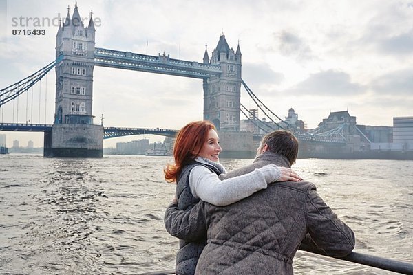 Ehepaar und Tower Bridge  London  UK