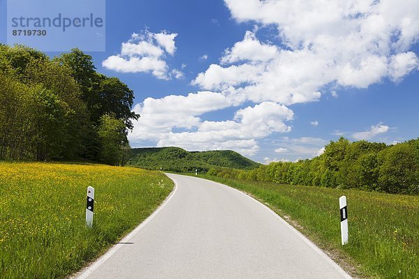 Europa  Landschaft  Fernverkehrsstraße  Wiese  Deutschland  Schwäbische Alb