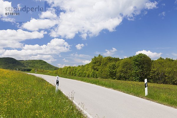 Europa  Landschaft  Fernverkehrsstraße  Wiese  Deutschland  Schwäbische Alb