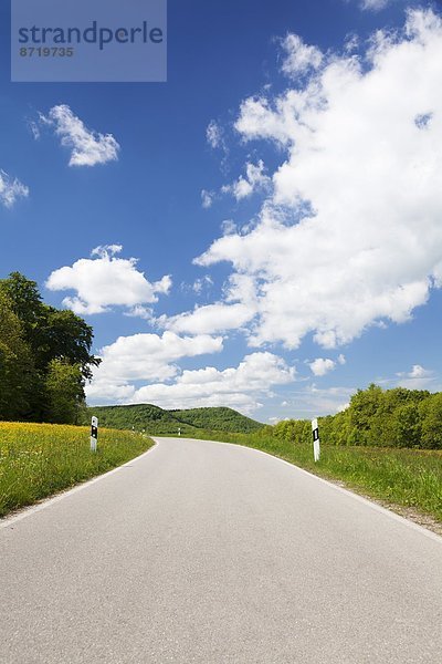 Europa  Landschaft  Fernverkehrsstraße  Wiese  Deutschland  Schwäbische Alb