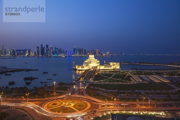 Nacht  Kunst  frontal  Museum  Islam  Naher Osten  Doha  Straßenverkehr