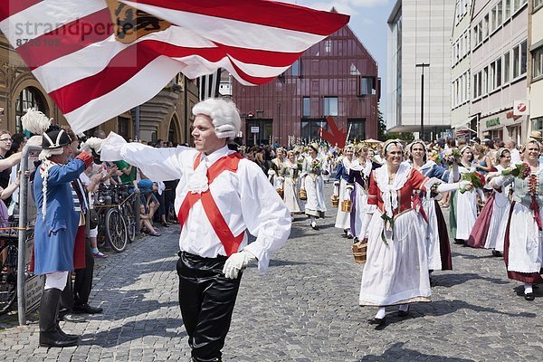 Europa  Frau  werfen  Geschichte  Fahne  Angler  Deutschland  Markt  Parade  Platz  Ulm
