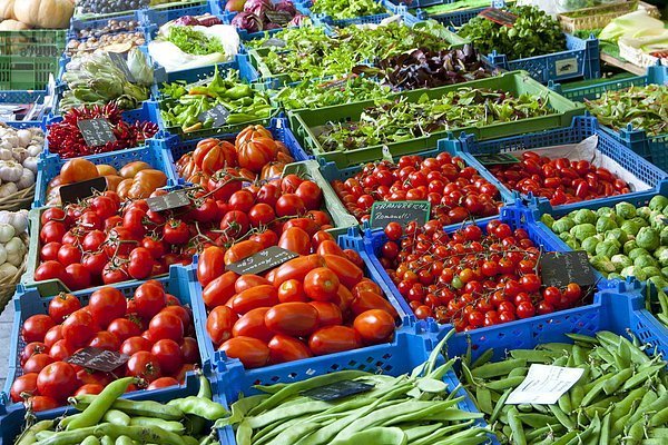 Frische  Lebensmittel  Gemüse  verkaufen  Viktualienmarkt  Bayern  Deutschland  Markt  München