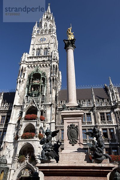 Monument  Mittelpunkt  Bayern  Deutschland  Glockenspiel  Marienplatz  München