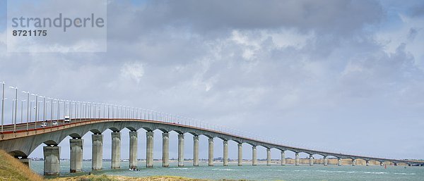 überqueren Frankreich Verbindung Brücke Insel Damm Straßenverkehr