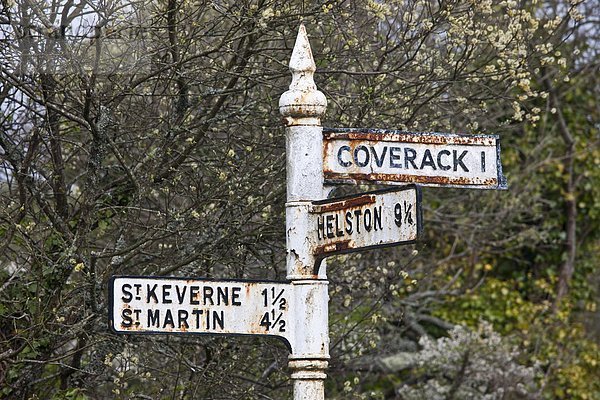 Attraktivität  Großbritannien  Tourist  Rost  Wegweiser  Landschaftlich schön  landschaftlich reizvoll  Cornwall  England  alt