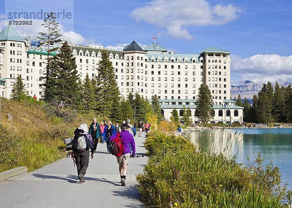 gehen  Hotel  See  wandern  Nordamerika  Palast  Schloß  Schlösser  Lake Louise  Rocky Mountains  Banff Nationalpark  UNESCO-Welterbe  Alberta  Kanada