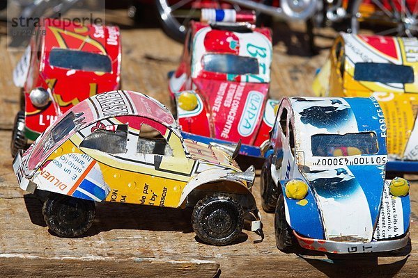 Lebensmittel  Auto  Produktion  Spielzeug  Fernverkehrsstraße  verkaufen  7  sieben  Afrika  Madagaskar  Metall
