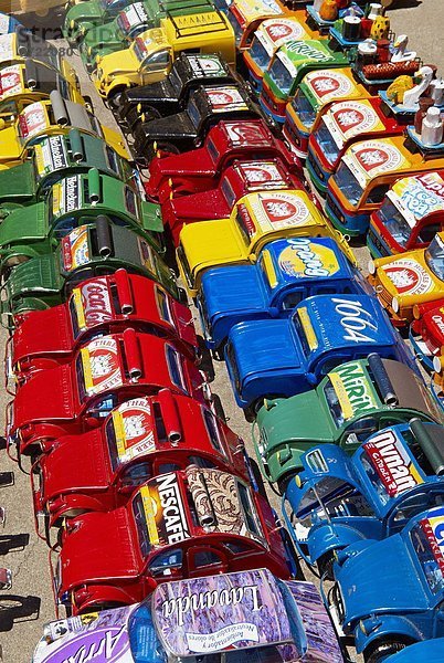 Lebensmittel  Auto  Produktion  Spielzeug  Fernverkehrsstraße  verkaufen  7  sieben  Afrika  Madagaskar  Metall