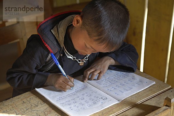 Junge - Person  schwarz  Schule  Ethnisches Erscheinungsbild  Südostasien  Vietnam  Asien