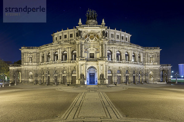Opernhaus Oper Opern Nacht Quadrat Quadrate quadratisch quadratisches quadratischer Dresden Deutschland Sachsen Theaterplatz