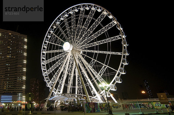Riesenrad bei Nacht  Emirat Schardscha  Vereinigte Arabische Emirate