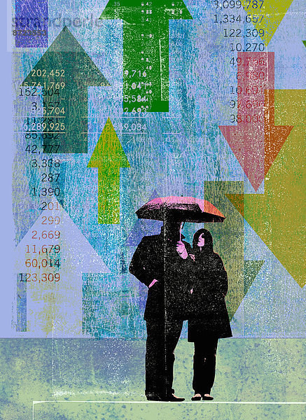 Paar steht zusammen unter einem Regenschirm vor Pfeilen und Börsendaten