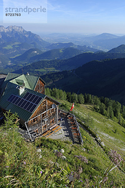 Alpenvereinshütte Purtschellerhaus am Hohen Göll  mit Dachstein  Berchtesgadener Land  Oberbayern  Bayern  Deutschland