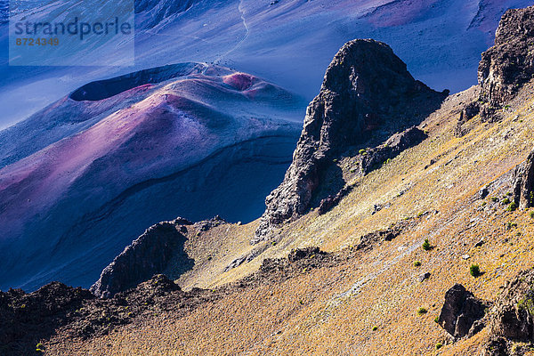 Vulkan-Kraterlandschaft am Haleakala-Gipfel  Maui  Hawaii  Vereinigte Staaten