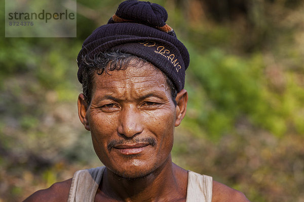 Mann vom Stamm der Mishing  Porträt  Majuli  Assam  Indien