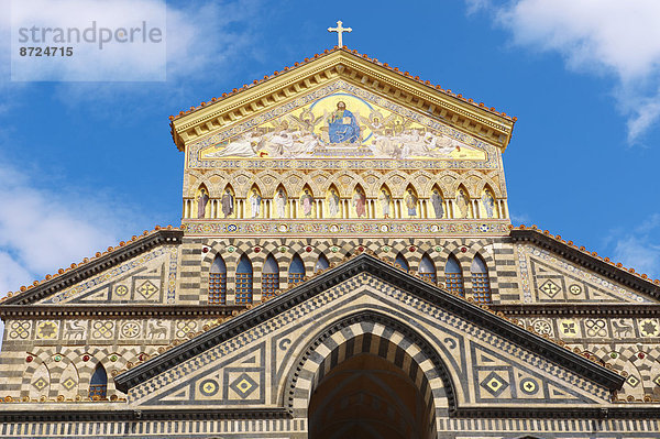 Romanische Fassade der Kathedrale von Amalfi  Amalfi  Kampanien  Italien