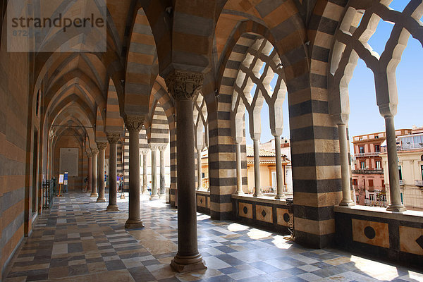 Atrium im maurischen Stil  Kathedrale von Amalfi  Amalfi  Kampanien  Italien