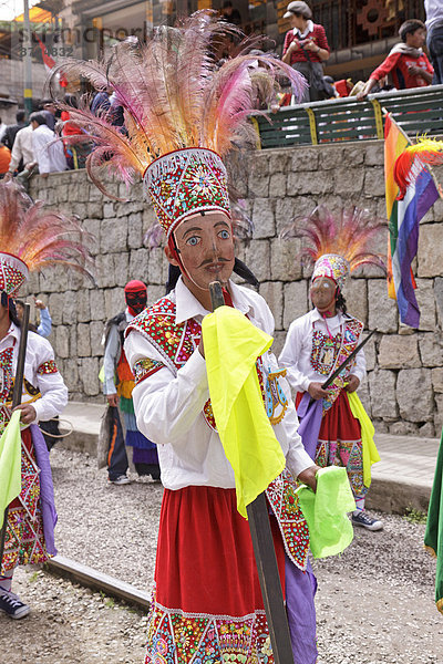 Traditioneller Festumzug in Aguas Calientes  Peru