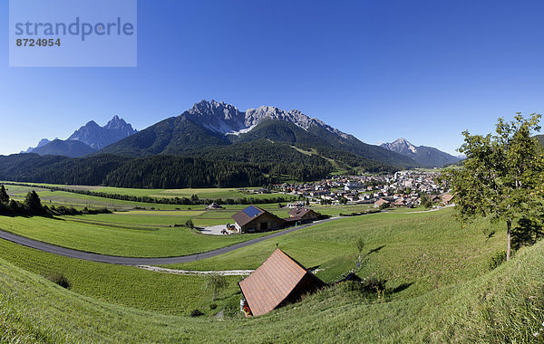 Städtisches Motiv Städtische Motive Straßenszene Straßenszene Italien Pustertal Sextner Dolomiten