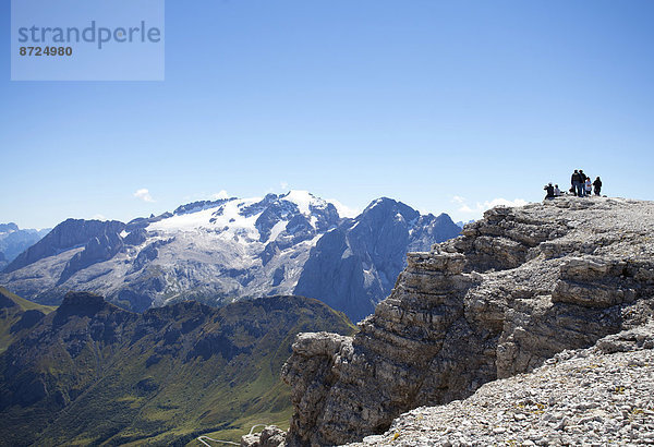 Ausblick zum Marmolata-Gletscher  Sass Pordoi  Passhöhe  Pordoijoch  Sellagruppe  Dolomiten  Provinz Trentino  Italien