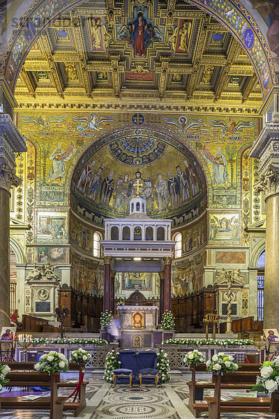 Innenaufnahme der Basilica Santa Maria in Trastevere  Rom  Latium  Italien
