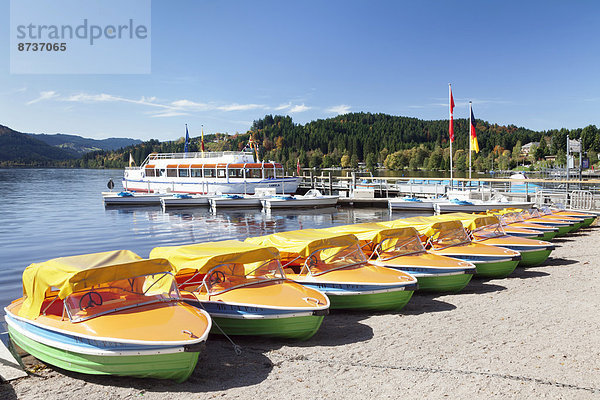 Boote am Titisee  Titisee-Neustadt  Schwarzwald  Baden-Württemberg  Deutschland