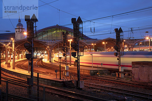 Hauptbahnhof  Köln  Nordrhein-Westfalen  Deutschland