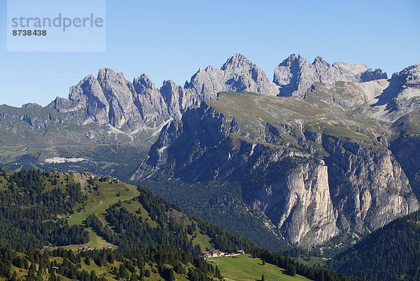 Geisler-Gruppe  Naturpark Puez-Geisler  Ausblick vom Sellajoch  Südtirol  Italien