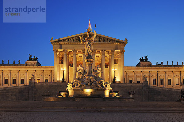 Wien  Hauptstadt  beleuchtet  Parlamentsgebäude  Statue  Österreich  österreichisch  Abenddämmerung