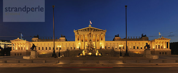 Wien  Hauptstadt  beleuchtet  Parlamentsgebäude  Statue  Österreich  österreichisch  Abenddämmerung