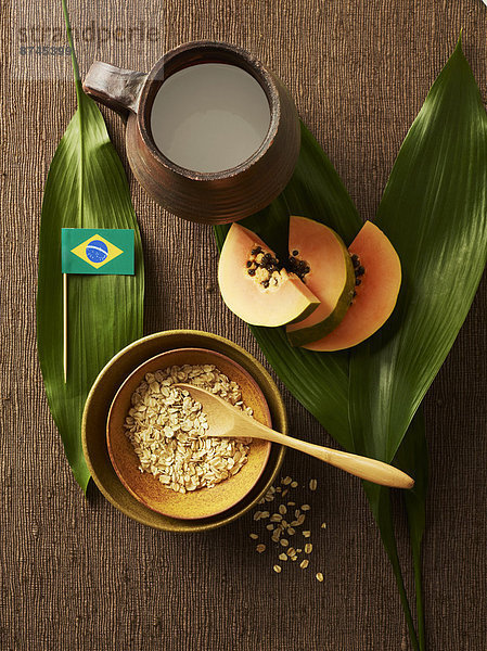 Studioaufnahme  Fahne  Kanne  brasilianisch  Milch