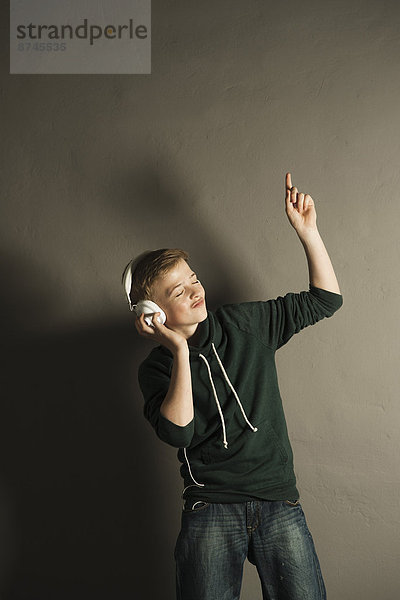 Studioaufnahme  zuhören  Junge - Person  Kopfhörer  Musik