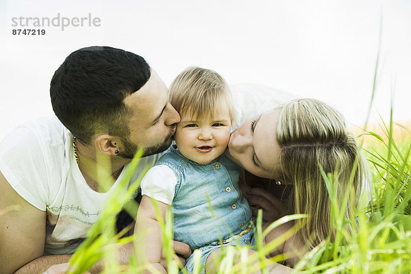 Portrait  Menschlicher Vater  küssen  Baden-Württemberg  Mutter - Mensch  Baby  Deutschland